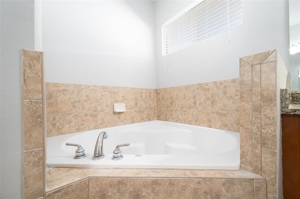 For Sale: $339,000 (3 beds, 2 baths, 1684 Square Feet)