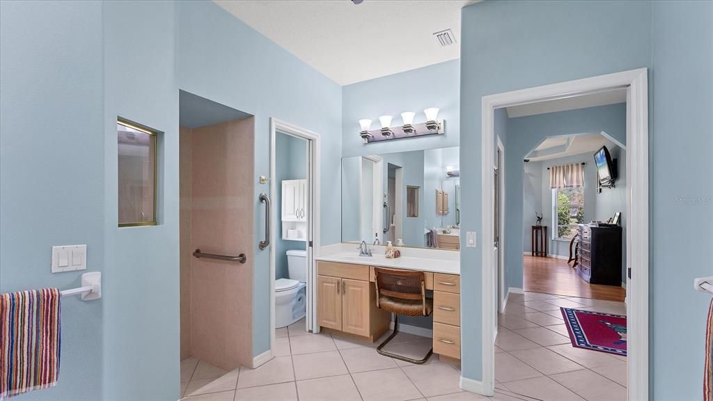 待售: $548,750 (3 贝兹, 2 浴室, 2013 平方英尺)