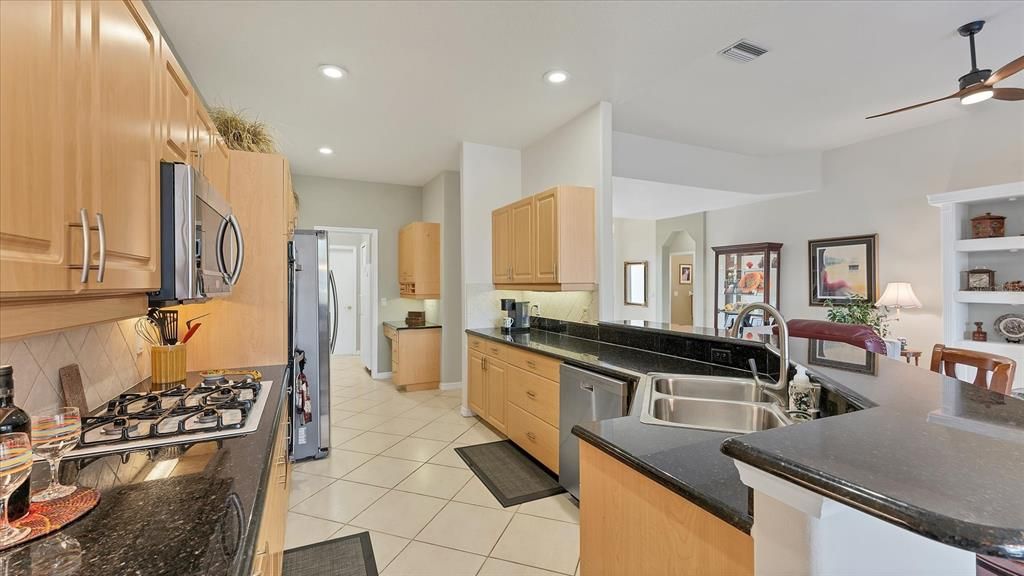 待售: $548,750 (3 贝兹, 2 浴室, 2013 平方英尺)