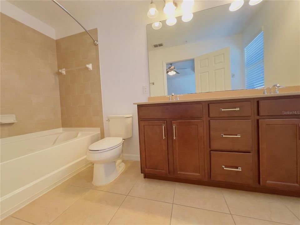 На продажу: $385,000 (3 спален, 2 ванн, 1600 Квадратных фут)