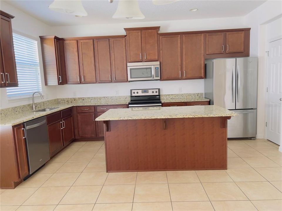 На продажу: $385,000 (3 спален, 2 ванн, 1600 Квадратных фут)