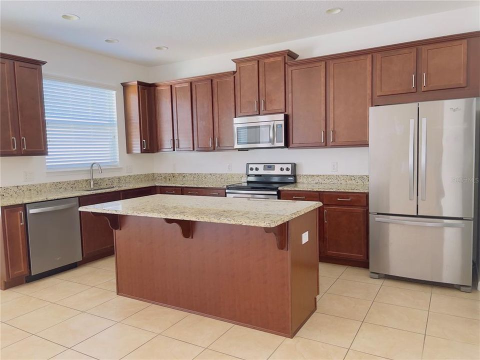 На продажу: $385,000 (3 спален, 2 ванн, 1600 Квадратных фут)