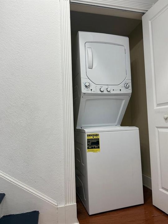 出租: $6,500 (4 贝兹, 3 浴室, 2046 平方英尺)