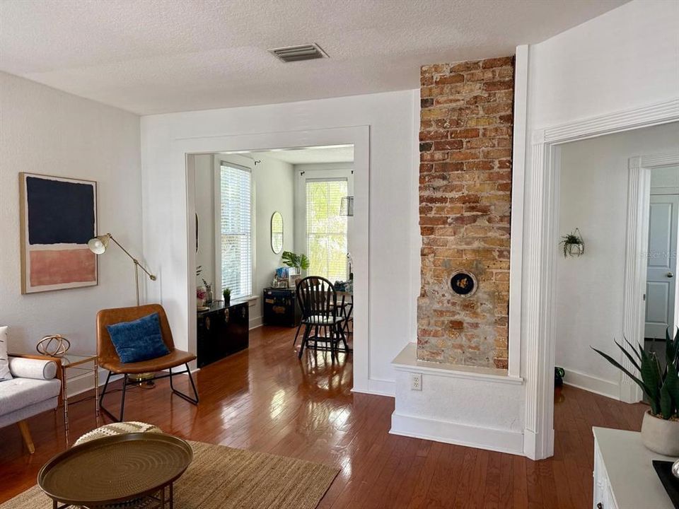 出租: $6,500 (4 贝兹, 3 浴室, 2046 平方英尺)