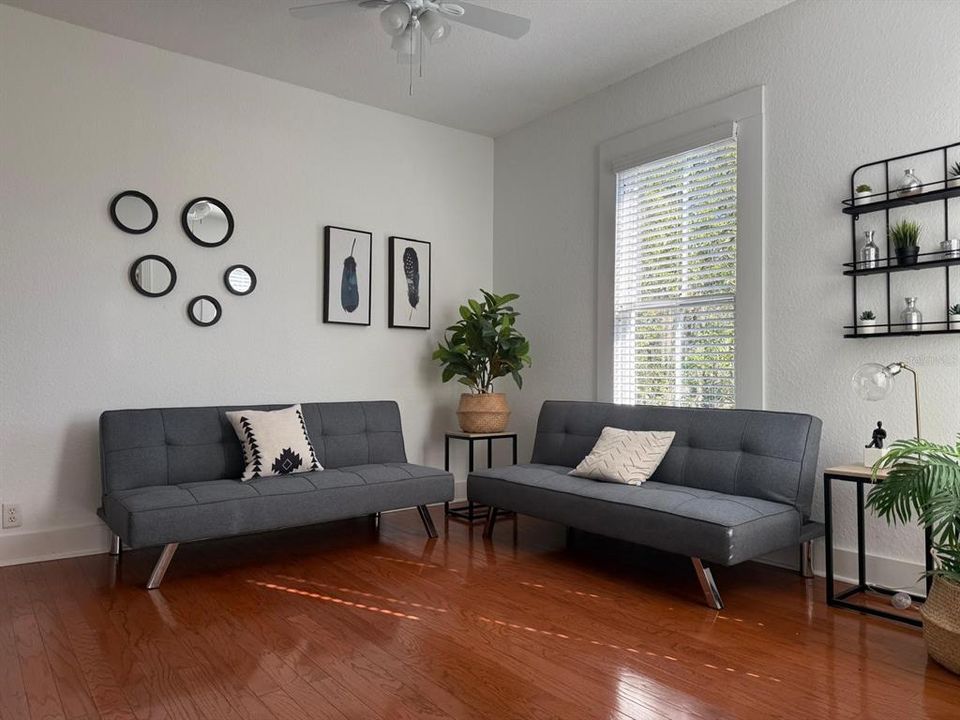 出租: $6,500 (4 贝兹, 3 浴室, 2046 平方英尺)