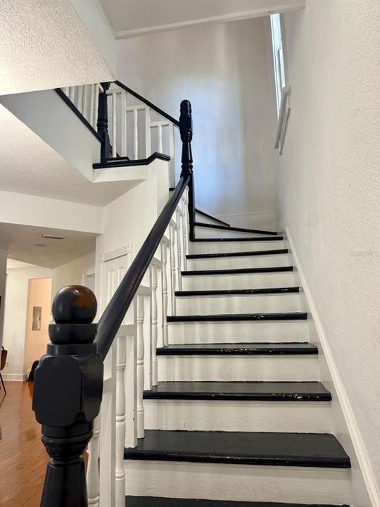 出租: $6,500 (4 贝兹, 3 浴室, 2046 平方英尺)