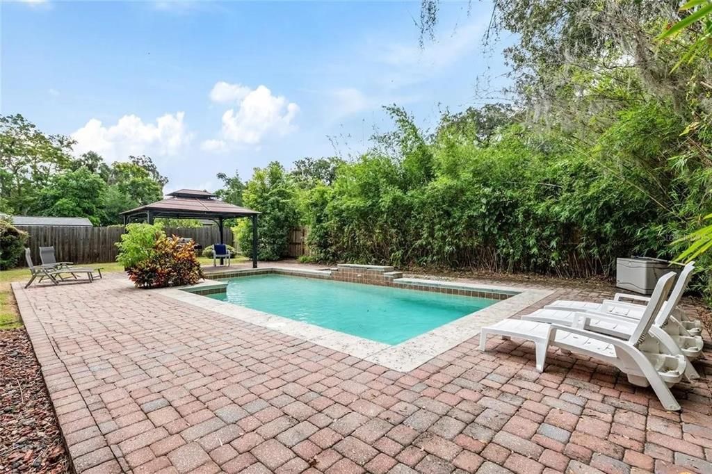 出租: $6,500 (4 贝兹, 3 浴室, 2046 平方英尺)