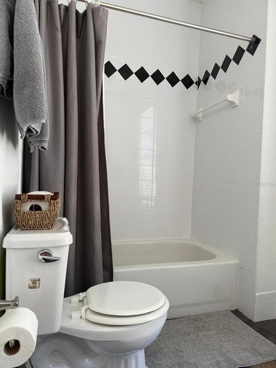 出租: $6,500 (4 贝兹, 3 浴室, 2046 平方英尺)