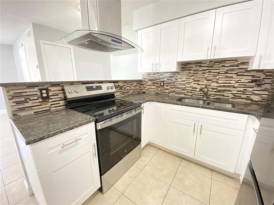 На продажу: $255,000 (3 спален, 1 ванн, 979 Квадратных фут)