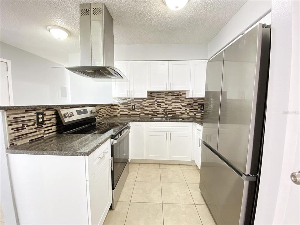 На продажу: $255,000 (3 спален, 1 ванн, 979 Квадратных фут)