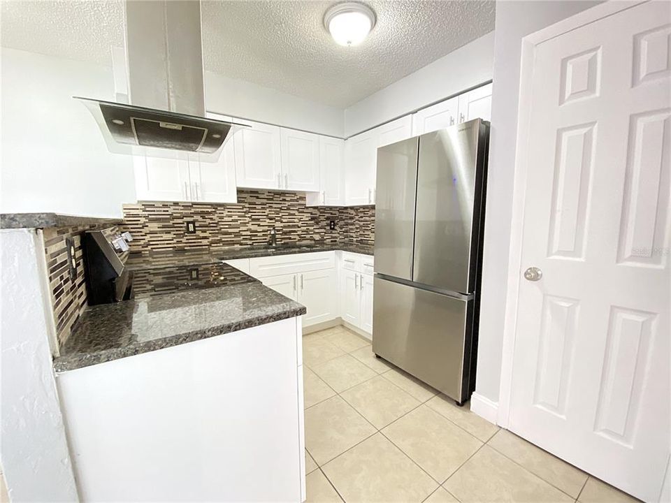 На продажу: $255,000 (3 спален, 1 ванн, 979 Квадратных фут)