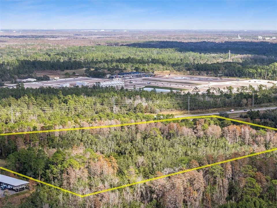 待售: $2,499,000 (11.85 acres)