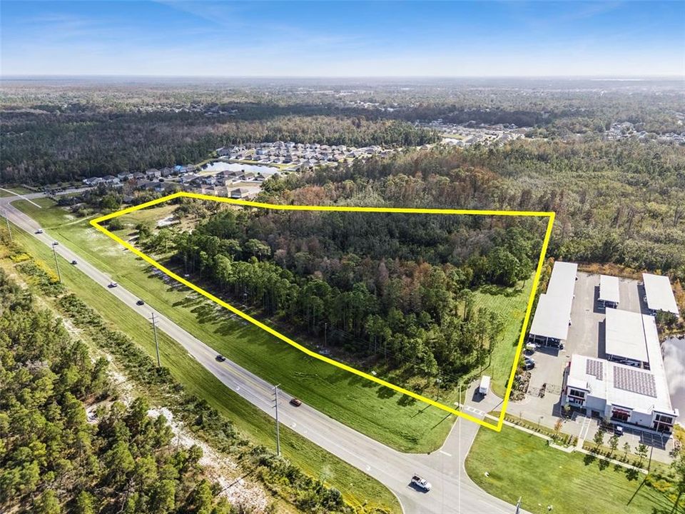 待售: $2,499,000 (11.85 acres)