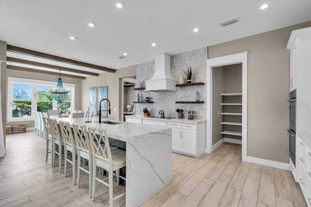 En Venta: $5,500,000 (9 camas, 8 baños, 4149 Pies cuadrados)