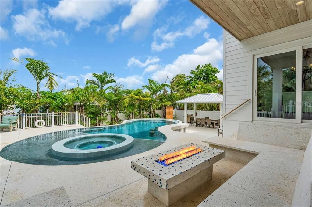 En Venta: $5,500,000 (9 camas, 8 baños, 4149 Pies cuadrados)