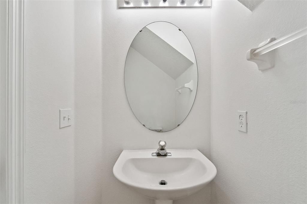 For Rent: $1,950 (3 beds, 2 baths, 1679 Square Feet)