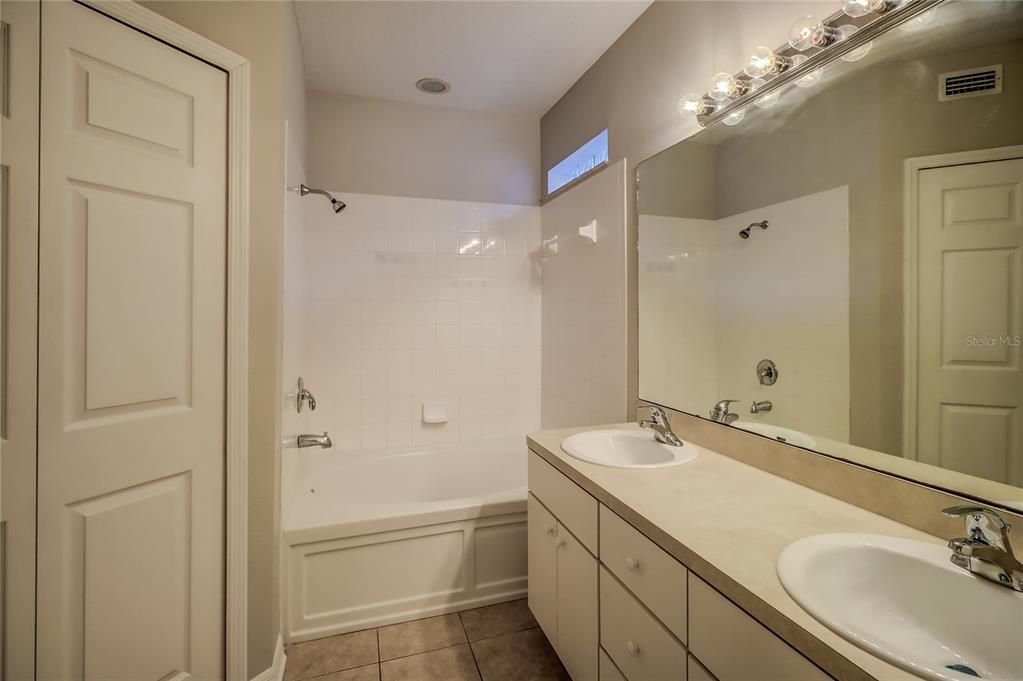 出租: $2,245 (4 贝兹, 2 浴室, 2065 平方英尺)