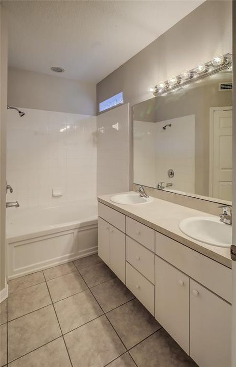 出租: $2,245 (4 贝兹, 2 浴室, 2065 平方英尺)