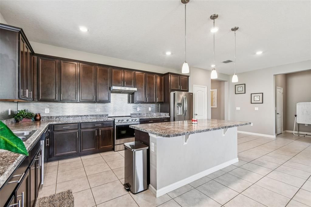 For Sale: $399,990 (4 beds, 2 baths, 2334 Square Feet)