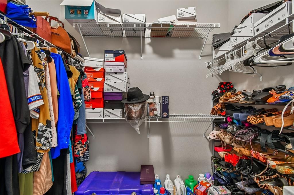 For Sale: $399,990 (4 beds, 2 baths, 2334 Square Feet)