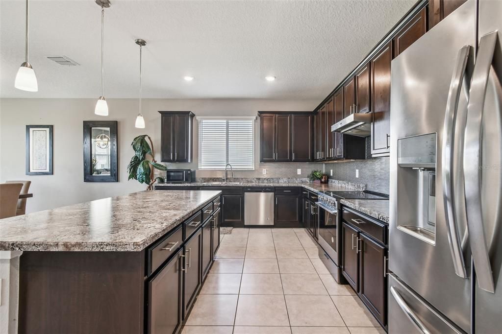 For Sale: $399,990 (4 beds, 2 baths, 2334 Square Feet)