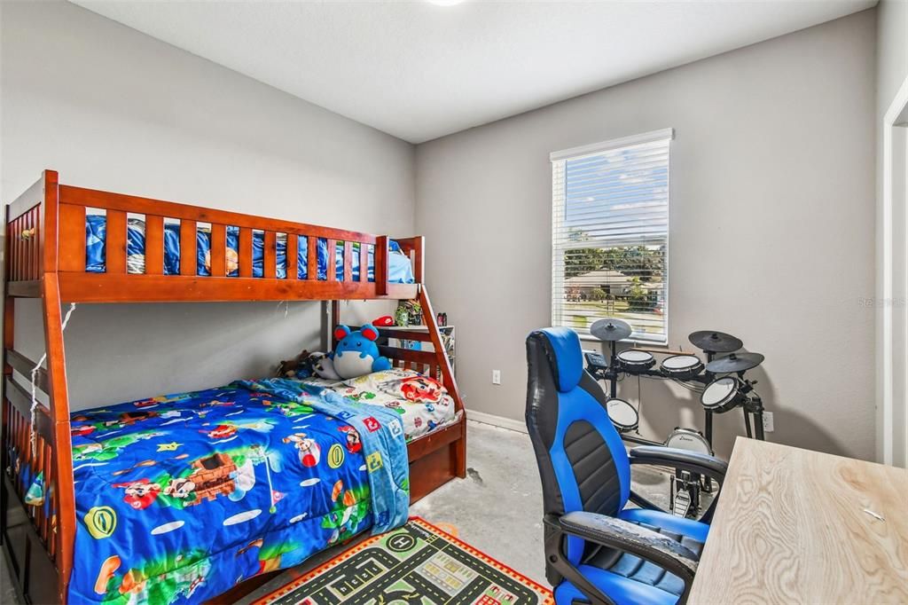 For Sale: $399,990 (4 beds, 2 baths, 2334 Square Feet)