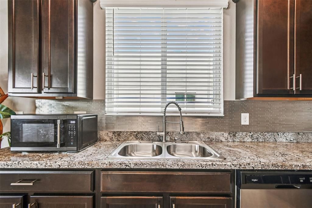 For Sale: $399,990 (4 beds, 2 baths, 2334 Square Feet)