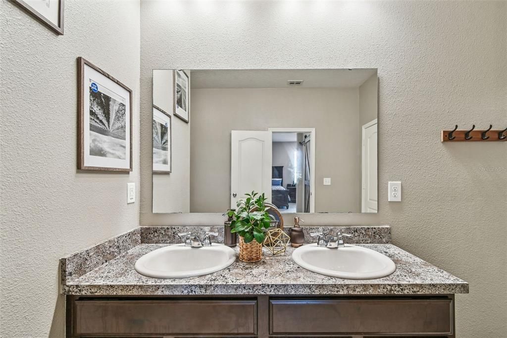 For Sale: $399,990 (4 beds, 2 baths, 2334 Square Feet)