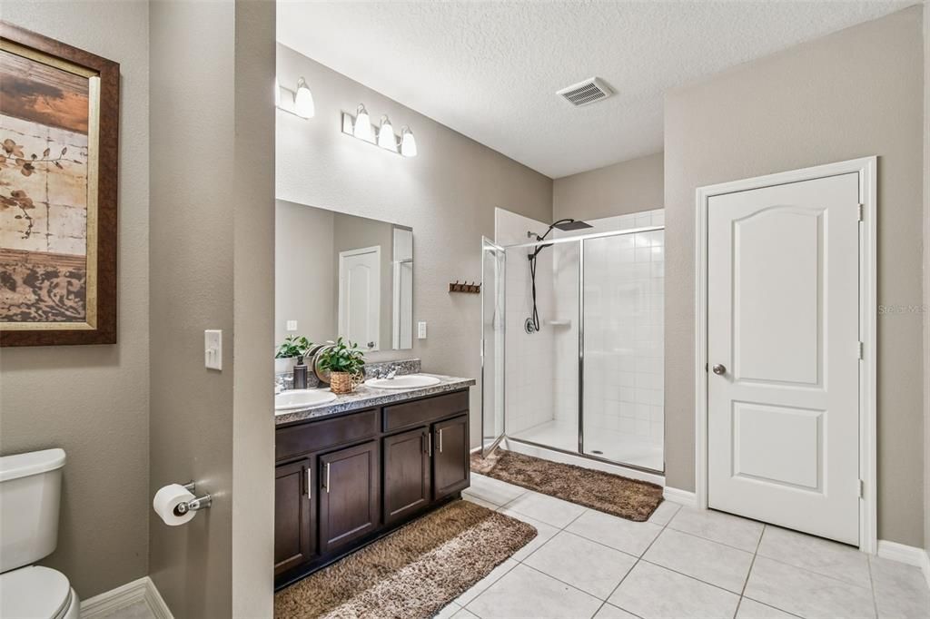 For Sale: $399,990 (4 beds, 2 baths, 2334 Square Feet)