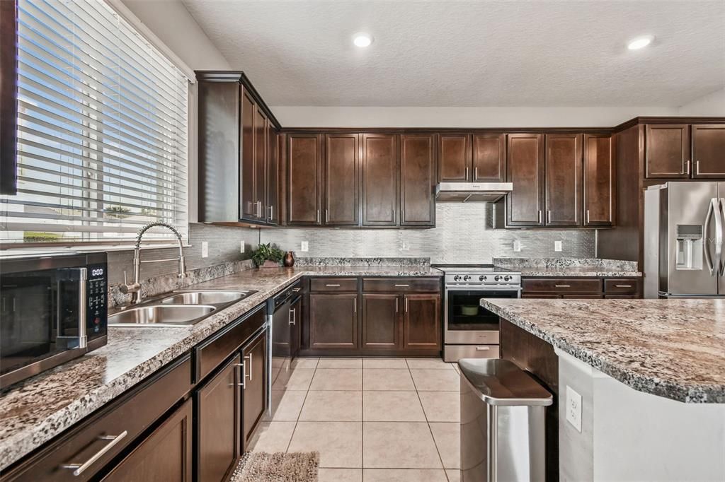 For Sale: $399,990 (4 beds, 2 baths, 2334 Square Feet)