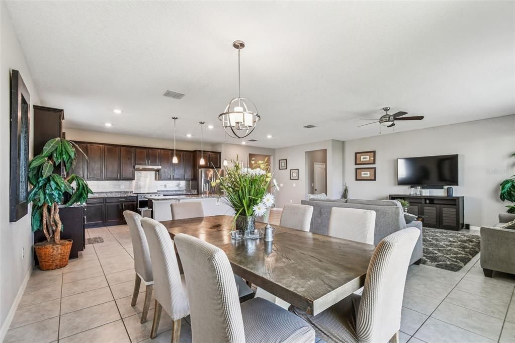 For Sale: $399,990 (4 beds, 2 baths, 2334 Square Feet)