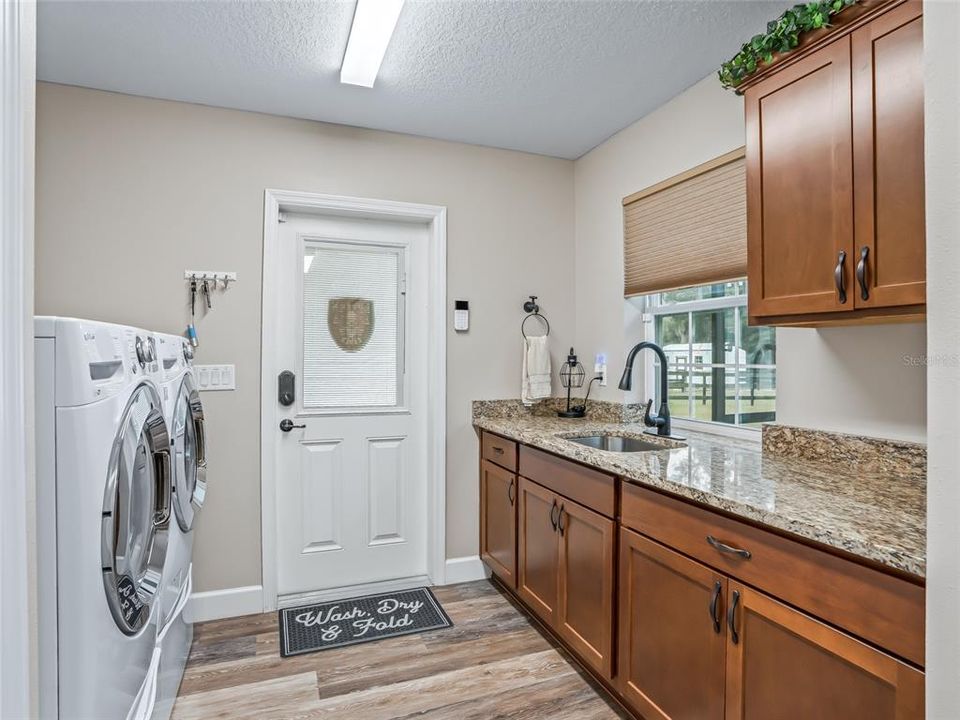 待售: $1,800,000 (5 贝兹, 3 浴室, 3174 平方英尺)