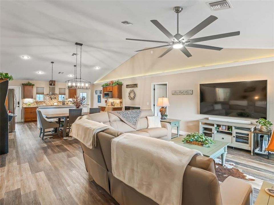 待售: $1,800,000 (5 贝兹, 3 浴室, 3174 平方英尺)