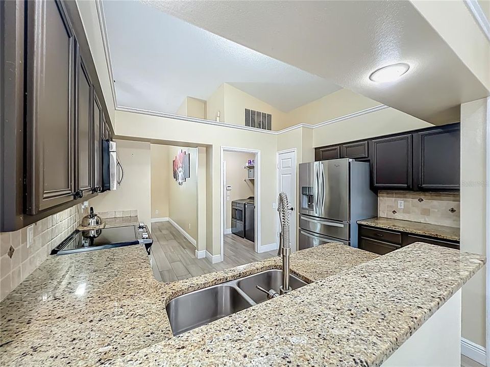 待售: $585,000 (4 贝兹, 2 浴室, 2057 平方英尺)