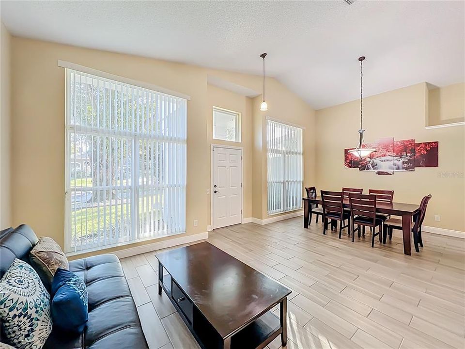 待售: $585,000 (4 贝兹, 2 浴室, 2057 平方英尺)