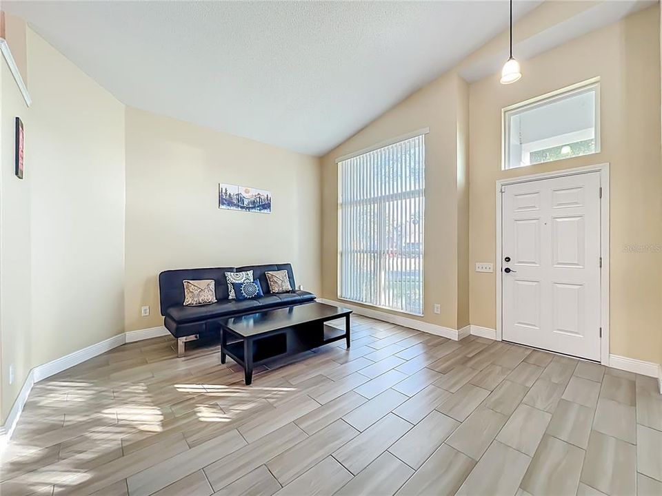 待售: $585,000 (4 贝兹, 2 浴室, 2057 平方英尺)