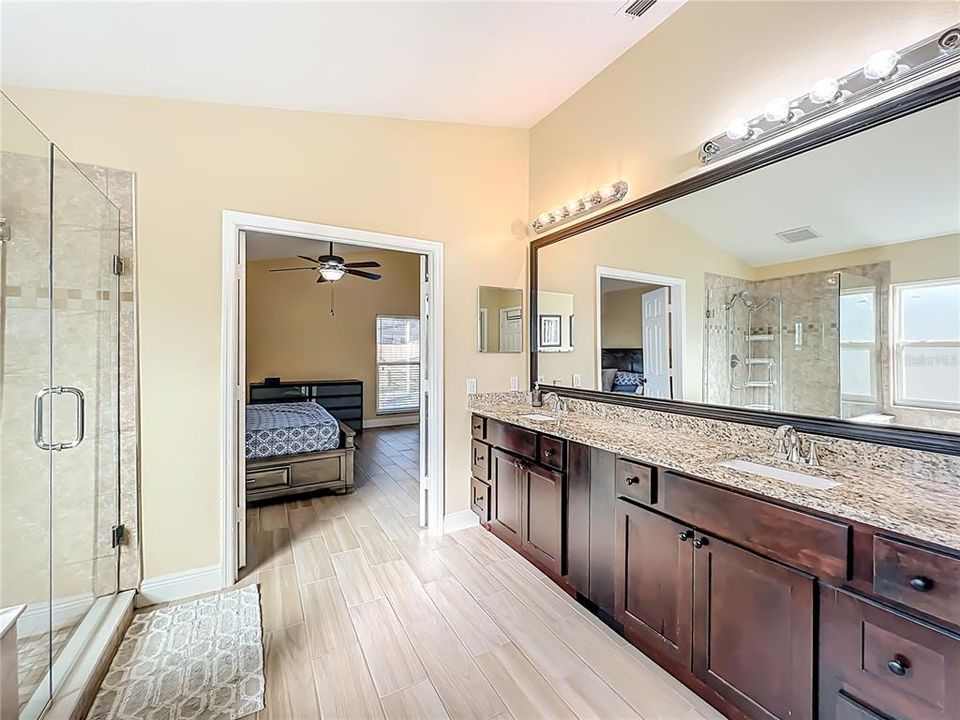 待售: $585,000 (4 贝兹, 2 浴室, 2057 平方英尺)