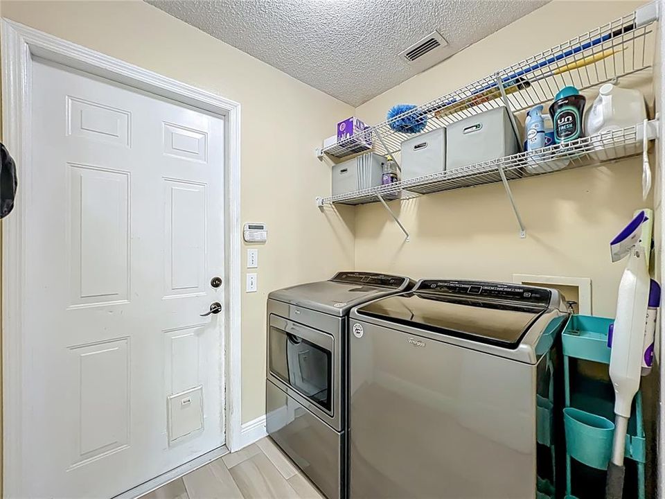 待售: $585,000 (4 贝兹, 2 浴室, 2057 平方英尺)