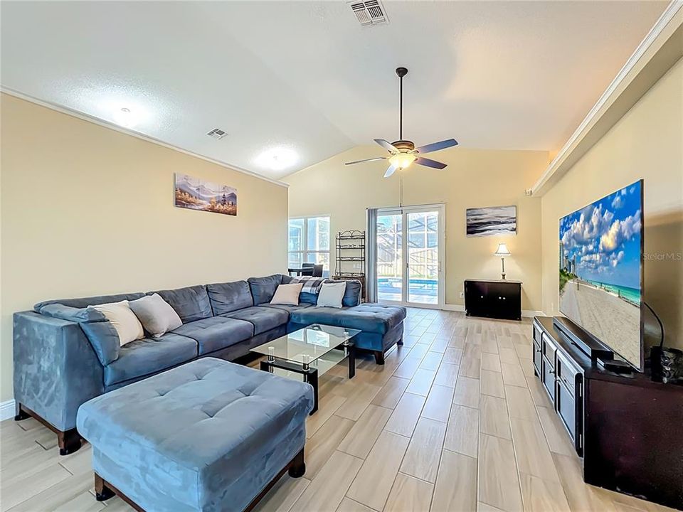 待售: $585,000 (4 贝兹, 2 浴室, 2057 平方英尺)