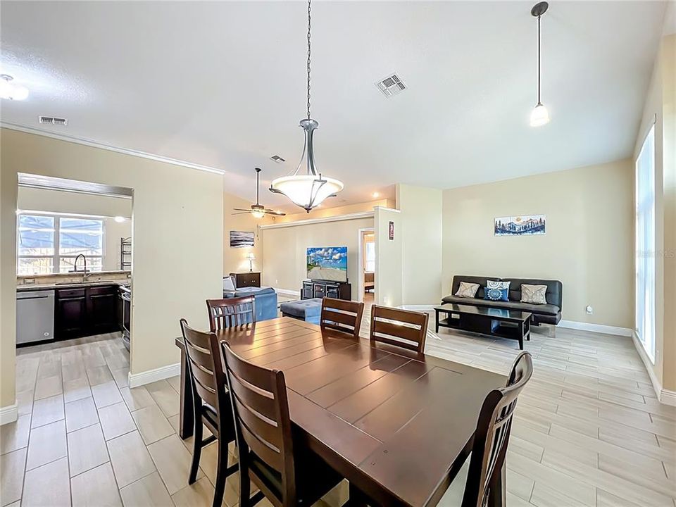 待售: $585,000 (4 贝兹, 2 浴室, 2057 平方英尺)