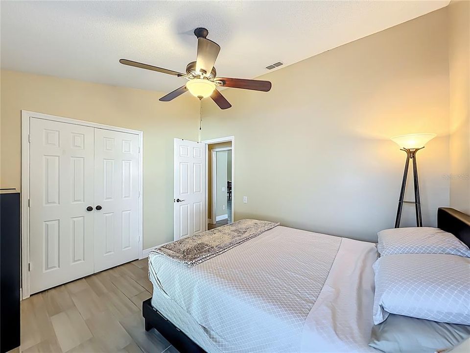 待售: $585,000 (4 贝兹, 2 浴室, 2057 平方英尺)