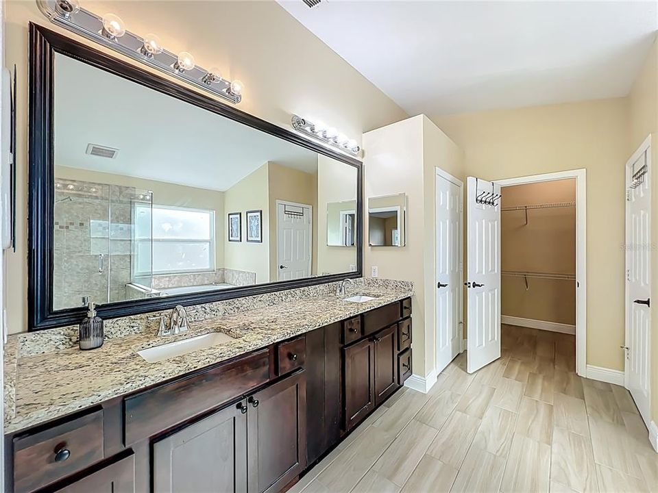 待售: $585,000 (4 贝兹, 2 浴室, 2057 平方英尺)