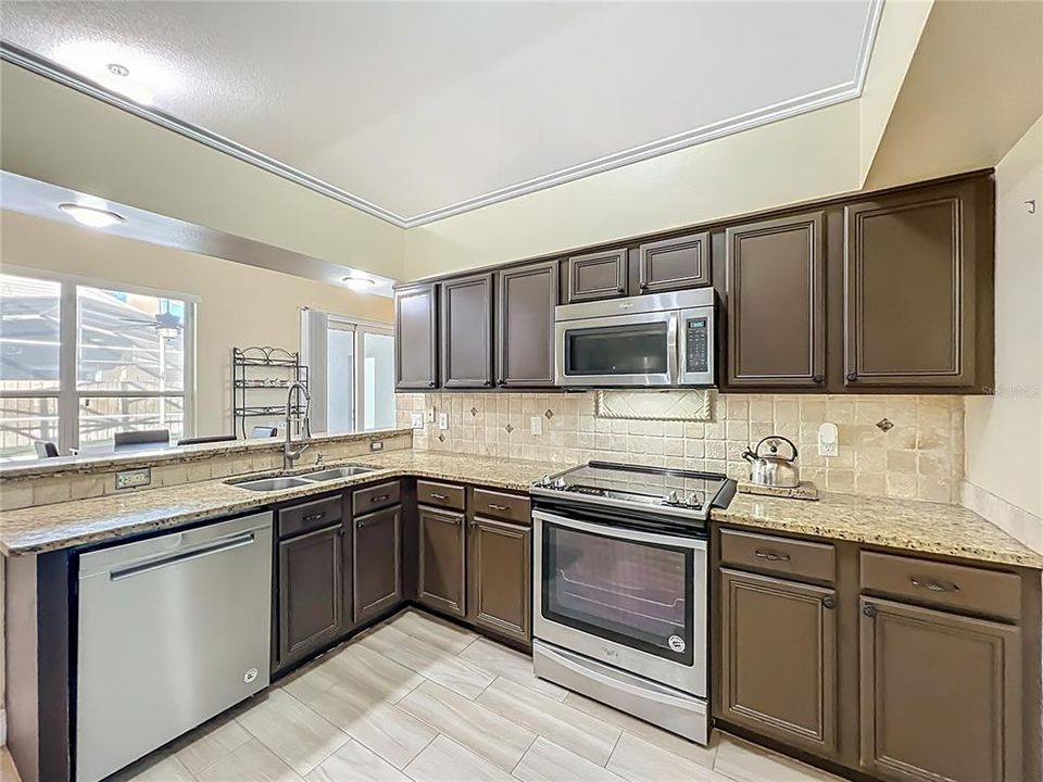 待售: $585,000 (4 贝兹, 2 浴室, 2057 平方英尺)