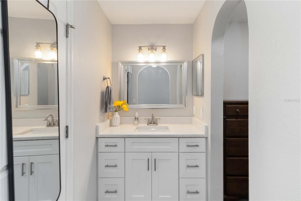 For Sale: $299,900 (3 beds, 2 baths, 1303 Square Feet)