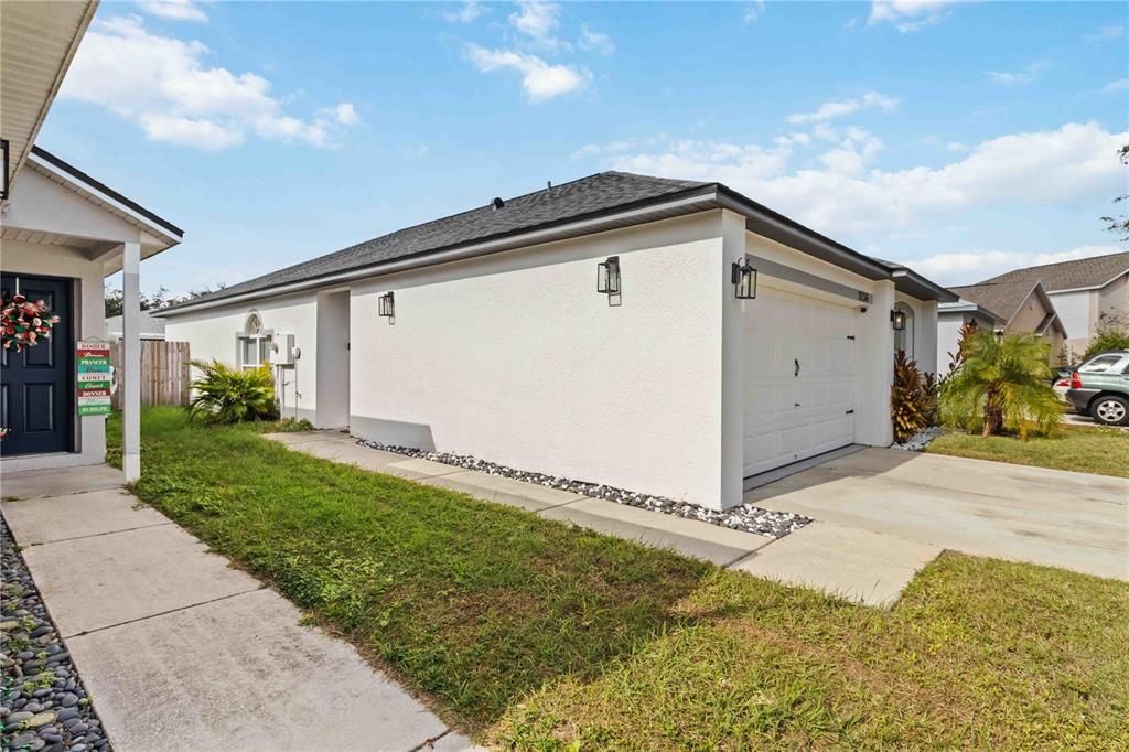 For Sale: $299,900 (3 beds, 2 baths, 1303 Square Feet)