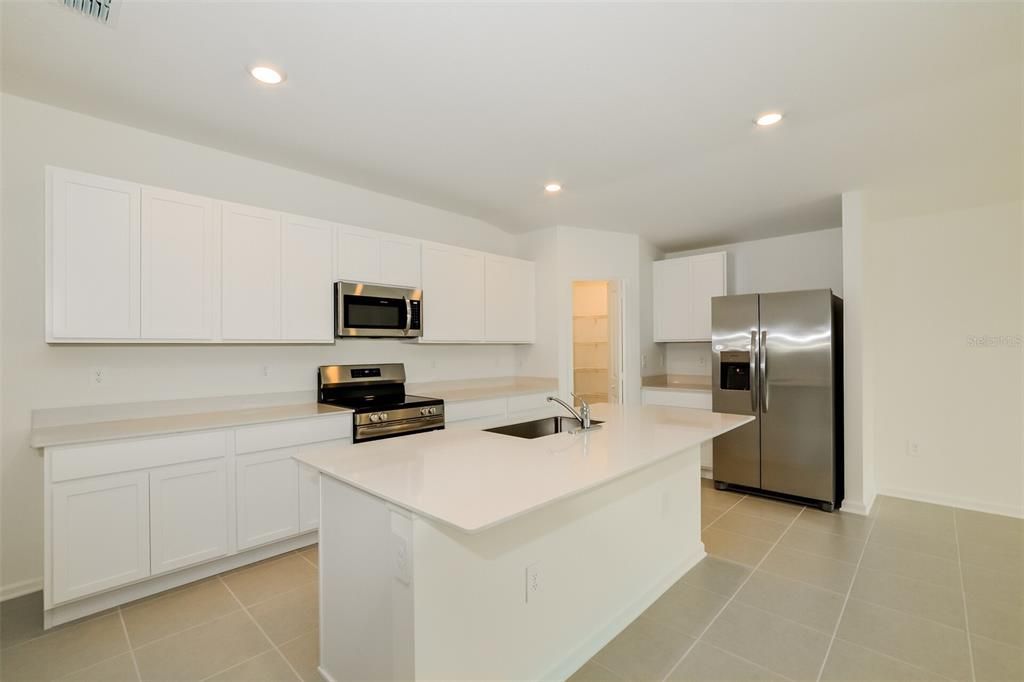 En Renta: $2,110 (4 camas, 3 baños, 2174 Pies cuadrados)