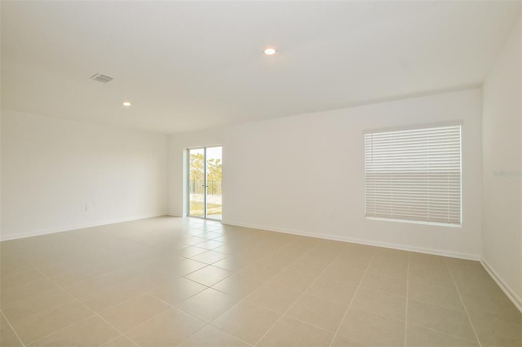 En Renta: $2,110 (4 camas, 3 baños, 2174 Pies cuadrados)