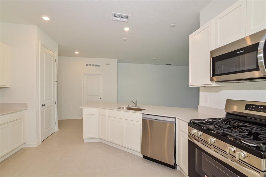 En Renta: $2,425 (4 camas, 3 baños, 2109 Pies cuadrados)