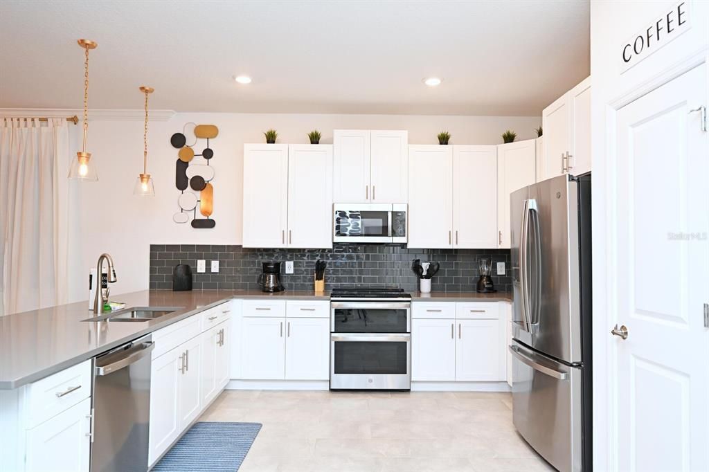 En Venta: $949,000 (8 camas, 5 baños, 4289 Pies cuadrados)