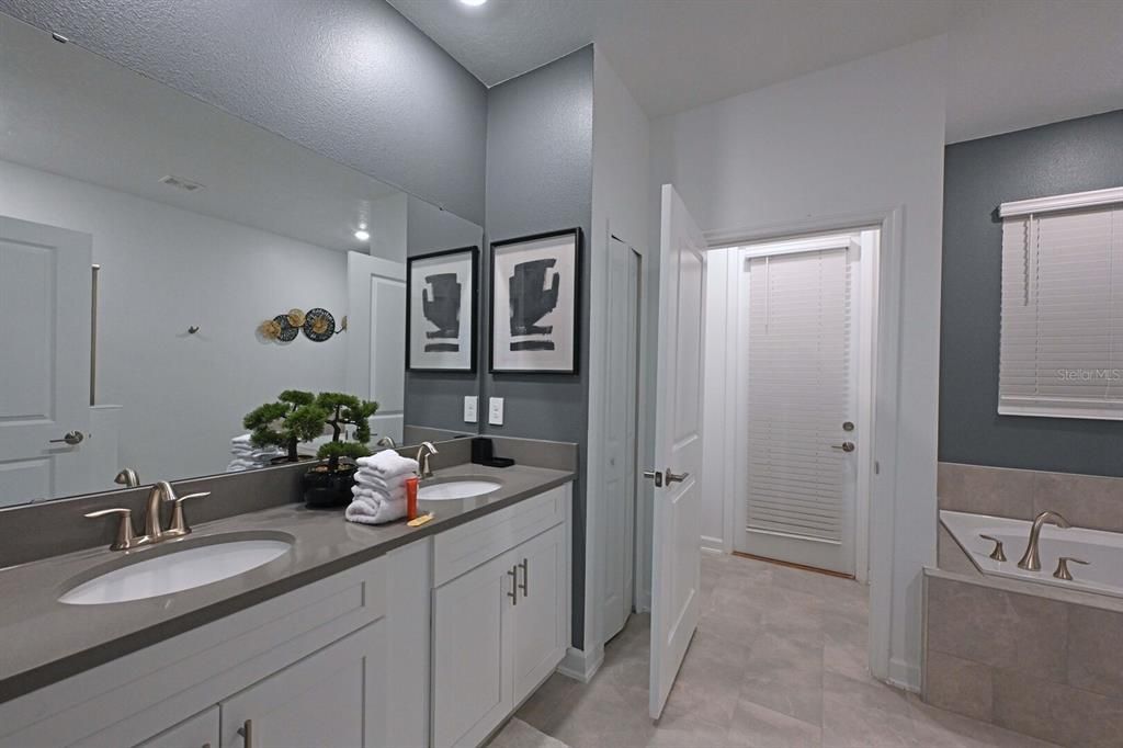 En Venta: $949,000 (8 camas, 5 baños, 4289 Pies cuadrados)